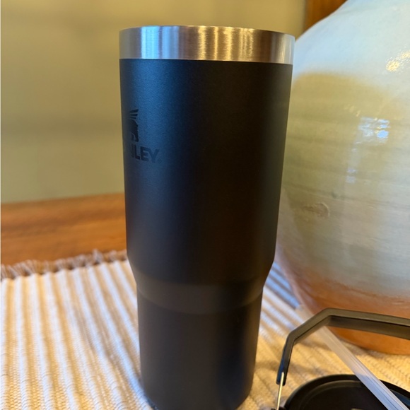 Stanley Matte Black IceFlow 2.0 Flip Straw Tumbler - Picture 9 of 13